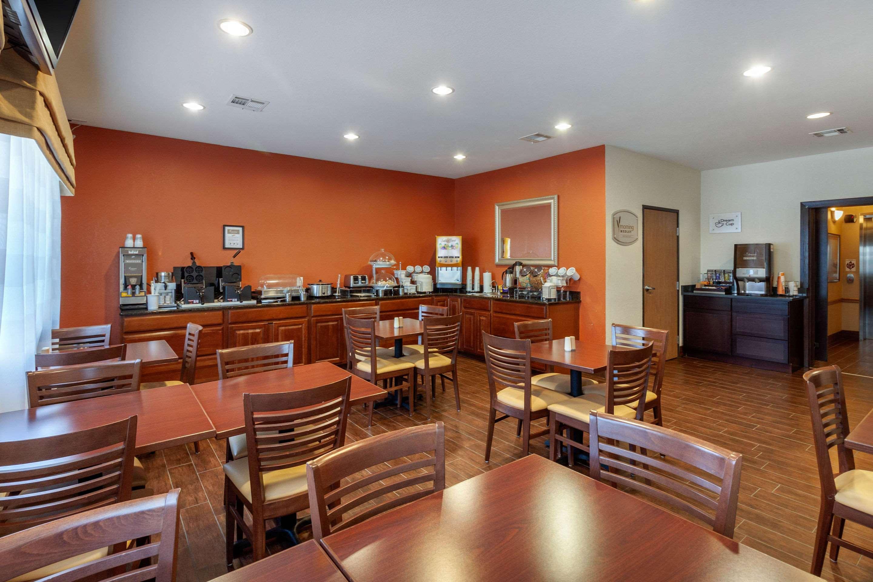 Sleep Inn & Suites Hays I-70 Eksteriør billede